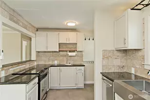 3228 SW 97th St, Seattle, WA 98126 - Photo 9