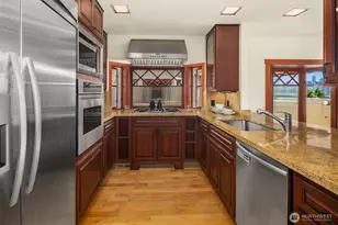 371 W Olympic Pl, Seattle, WA 98119 - Photo 15