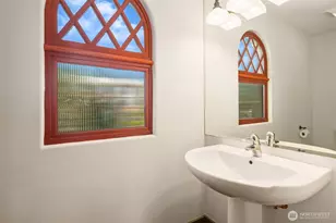 371 W Olympic Pl, Seattle, WA 98119 - Photo 33