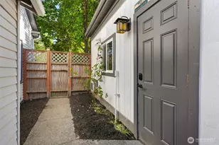 516 W Howe St, Seattle, WA 98119 - Photo 17