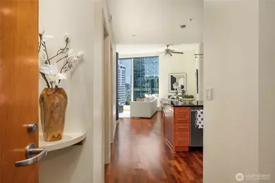 10610 NE 9th Place #2200, Bellevue, WA 98004 - Photo 3