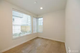 522 N 104th St, Seattle, WA 98133 - Photo 9