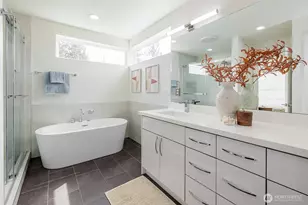 522 N 104th St, Seattle, WA 98133 - Photo 21