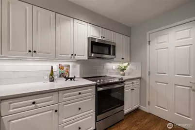 6300 32nd Avenue NW #302, Seattle, WA 98107 - Photo 11