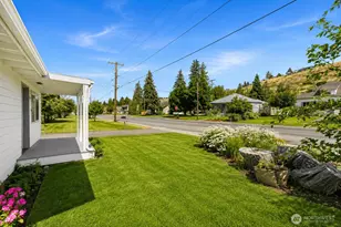 119 W Gibson Ave, Chelan, WA 98816 - Photo 25