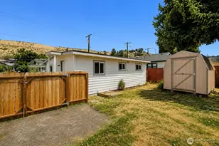 119 W Gibson Ave, Chelan, WA 98816 - Photo 27