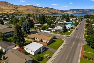 119 W Gibson Ave, Chelan, WA 98816 - Photo 31