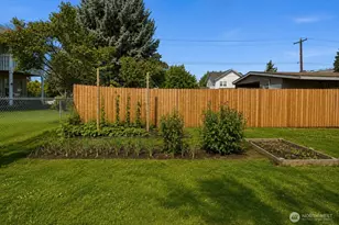 119 W Gibson Ave, Chelan, WA 98816 - Photo 29