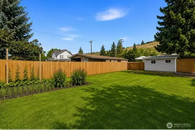 119 W Gibson Avenue, Chelan, WA 98816 - Photo 3