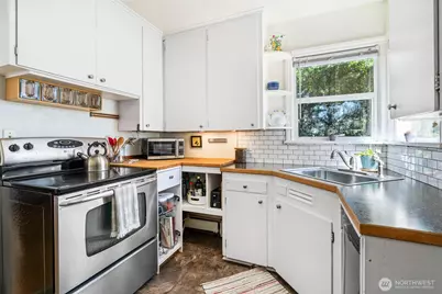 8526 17th Avenue NE, Seattle, WA 98115 - Photo 13