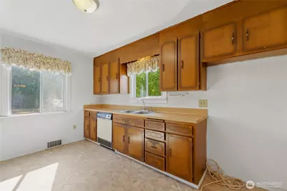 8643 Yakima Avenue S, Tacoma, WA 98444 - Photo 13