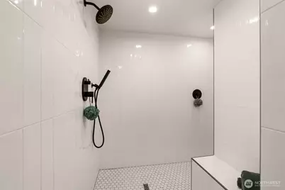 507 W Mercer St #401, Seattle, WA 98119 - Photo 15