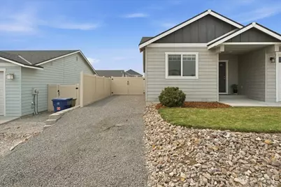148 S Nevada Avenue, East Wenatchee, WA 98802 - Photo 3
