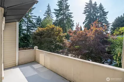 10221 NE 16th Street #H7, Bellevue, WA 98004 - Photo 9