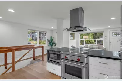 3203 35th Avenue S, Seattle, WA 98144 - Photo 9