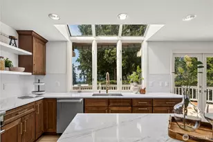 9416 NE 25th St, Clyde Hill, WA 98004 - Photo 15