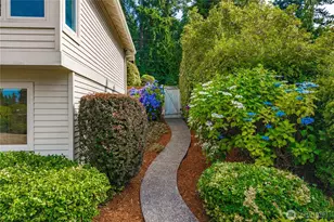 9416 NE 25th St, Clyde Hill, WA 98004 - Photo 39