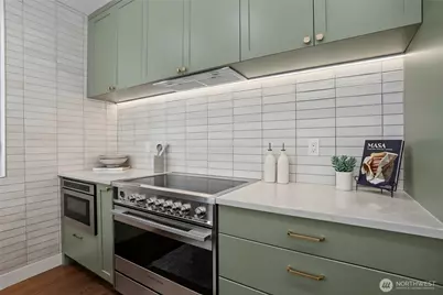2414 Queen Anne Avenue N, Seattle, WA 98119 - Photo 13