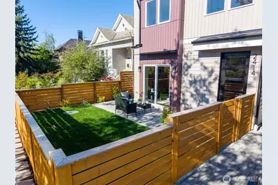 2414 Queen Anne Avenue N, Seattle, WA 98119 - Photo 3