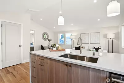 2412 Queen Anne Avenue N, Seattle, WA 98119 - Photo 11