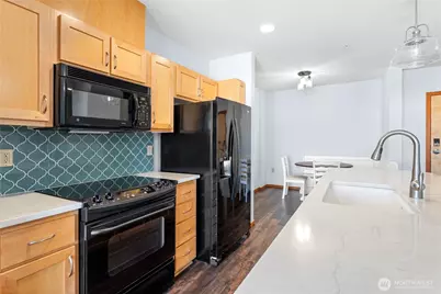 210 W Pioneer #210, Puyallup, WA 98371 - Photo 7