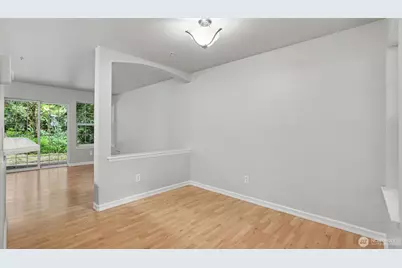18505 SE Newport Way #B106, Issaquah, WA 98027 - Photo 5