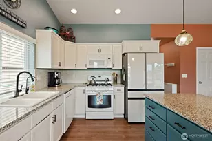 1929 Elhardt St, Camano Island, WA 98282 - Photo 15