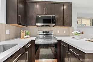 9615 Roosevelt Way NE, Seattle, WA 98115 - Photo 11