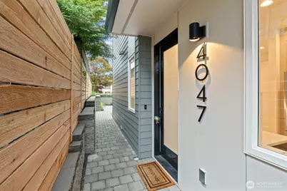 4047 44th Avenue SW, Seattle, WA 98116 - Photo 3