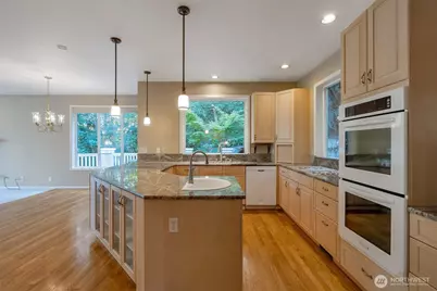 9701 SE 5th St, Bellevue, WA 98004 - Photo 9
