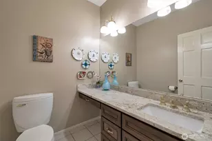 9701 SE 5th St, Bellevue, WA 98004 - Photo 13