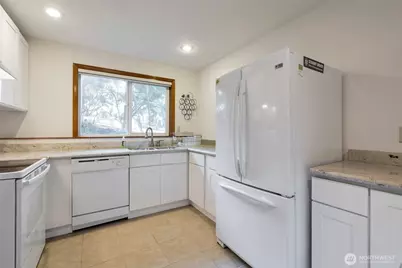9701 SE 5th St, Bellevue, WA 98004 - Photo 33