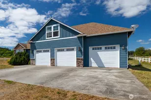 130 W Crescent Harbor Rd, Oak Harbor, WA 98277 - Photo 3