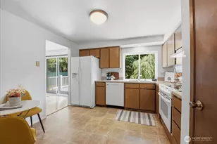 10901 29th Dr SE, Everett, WA 98208 - Photo 13