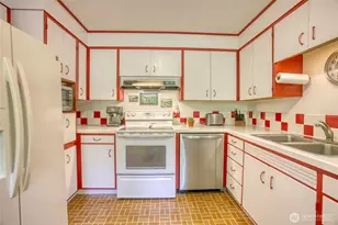 11826 NE Manzanita Ln, Bainbridge Island, WA 98110 - Photo 11