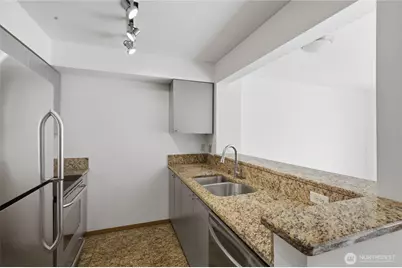 1125 E Olive Street #604, Seattle, WA 98122 - Photo 7
