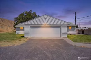 420 11th Street SW, Ephrata, WA 98823 - Photo 1
