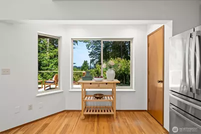 10109 NE Knight Road, Bainbridge Island, WA 98110 - Photo 9