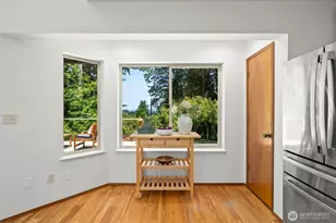 10109 NE Knight Rd, Bainbridge Island, WA 98110 - Photo 9