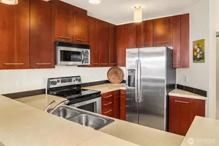 655 Crockett St, Seattle, WA 98109 - Photo 11