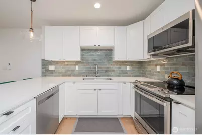 3015 61st Avenue SW #B, Seattle, WA 98116 - Photo 5