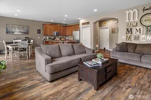 1009 29th St NW, Puyallup, WA 98371 - Photo 9