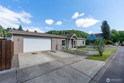 102 N Diamond Street, Centralia, WA 98531 - Photo 1