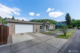 102 N Diamond St, Centralia, WA 98531 - Photo 1
