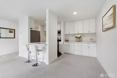 6201 Lake Washington Blvd NE #307, Kirkland, WA 98033 - Photo 11