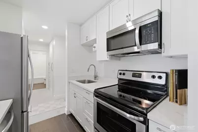 6201 Lake Washington Blvd NE #307, Kirkland, WA 98033 - Photo 13