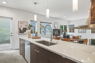 830B 16th Ave, Seattle, WA 98122 - Photo 5