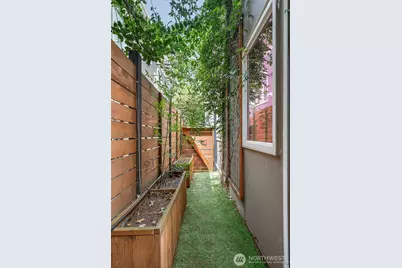 830 B 16th Ave, Seattle, WA 98122 - Photo 17