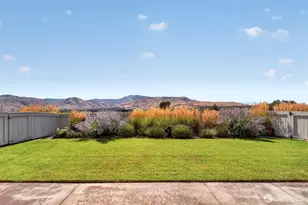 2452 NW Columbia Ave, East Wenatchee, WA 98802 - Photo 5