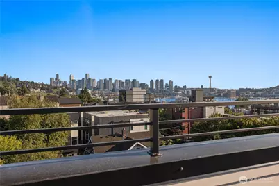 2328 A Franklin Avenue E, Seattle, WA 98102 - Photo 3